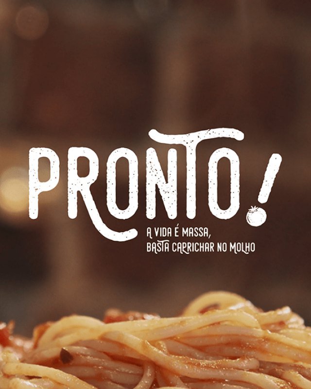 Logotipo Pronto! sobre foto de macarrão, com a frase “A vida é massa, basta caprichar no molho”