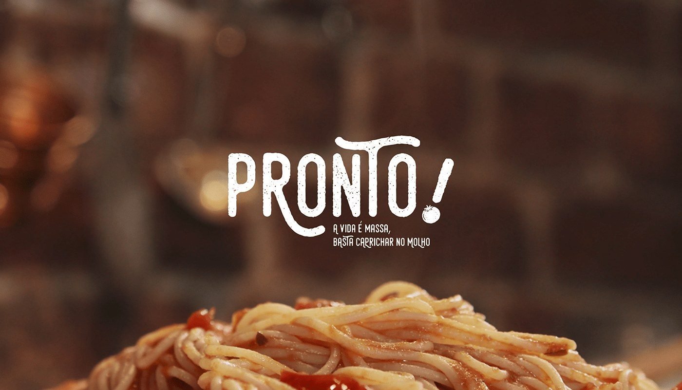 Logotipo Pronto! sobre foto de macarrão, com a frase “A vida é massa, basta caprichar no molho”