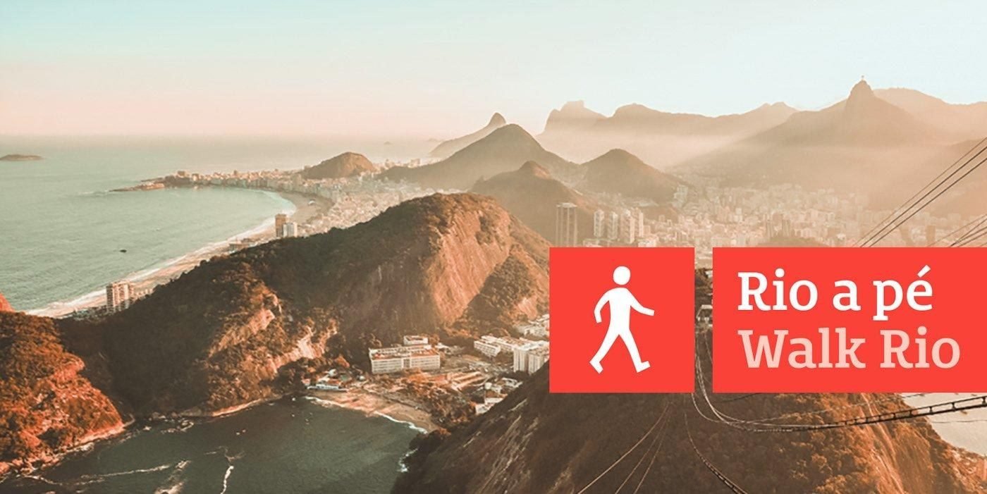 Placa Rio a pé sobre vista aérea do Rio